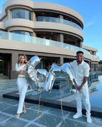 This journey has been so amazing sharing our lives and giving authenticity,  knowledge and inspiration with our content. We are so happy to announce  that we are 6 million Beverly Hall family