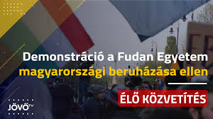 A cikk a fundan egyetem létrehozásának történetéről, annak szerkezetéről és a nemzetközi és kínai oktatási rendszerekben elfoglalt helyéről szól. Yprzonavtlvelm