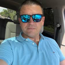 Today is my 1st day of my carnivore diet journey. For breakfast i had3  polish sausages, and at midday i had a bowl of prawns with some salmon, its  now 4pm were