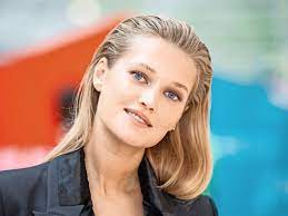 New users enjoy 60% off. Sci Fi Thriller Warning Toni Garrn Geht Wieder Unter Die Schauspieler