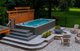 Sie Meinen Ihr Grundstuck Sei Zu Klein Fur Ein Schwimmbad Seien Sie Ganz Beruhigt Der Trend Zu Mini Pools Schrei Hintergarten Pool Im Garten Pool Deck Ideen