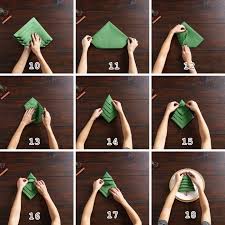 Rajoutez une petite étoile au sommet et vous voilà prête pour dresser une joli table qui impressionnera vos convives à l'heure de passer à table pour les repas de fêtes de fin d'année. 1001 Tutos Et Idees Pour Un Pliage De Serviette Pour Noel