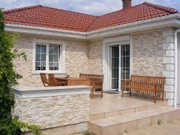 Eine fassade soll allerdings nicht nur gut aussehen sondern soll auch das mauerwerk vor witterung und anderen äußeren einflüssen schützen sowie für einen niedrigen energieverbrauch und ein gutes wohnklima sorgen. Hausfassade Gestalten Ideen Moderne Online Decormarket