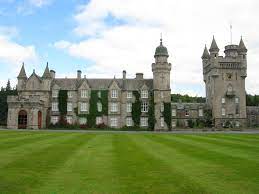 In 1855 their new country house around the castle tower was completed, which remains in use to the present day. Chateau De Balmoral Visiter Le Chateau De Balmoral Ciaotutti Blog Voyage