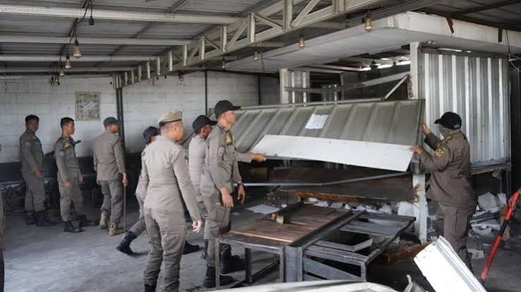 Satpol PP Kabupaten Bogor Bongkar 17 Bangunan Liar di Citeureup