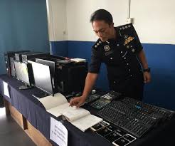 Membantu dalam menjalankan suatu loteri awam. Rumah Sewa Dijadikan Pusat Judi Online Kosmo Digital