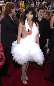 Bjork Swan Dress Costume The 9 Most Mind Blowing Things That Ever Happened On The Red Carpet Bjork Swan Dress Swan Dress Dresses