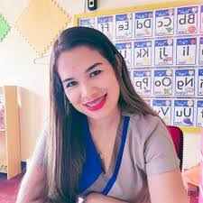 Daisy Neri's Instagram, Twitter & Facebook