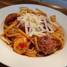 When oil is getting hot, add minced fresh garlic and cook on medium heat for 30 seconds. Voi Lecker Linguine Con Salsiccia E Scampi Bellissima Facebook