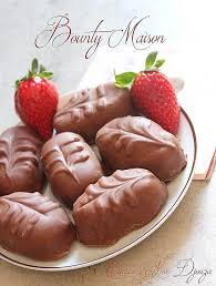 Bounty Fait Maison Facile Recette Sans Lait Concentre Recette Recette Bounty Recette Bonbon Recette Noix De Coco