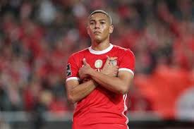 Benfica Nascidos Para Vencer Comeca A Perseguicao A Carlos Vinicius Sport Lisboa E Benfica Perseguicao Benfica Wallpaper