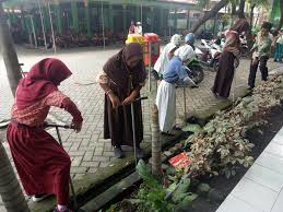 Smp negeri 30 surabaya berdiri sejak 1 januari 1987 di atas lahan seluas ± 1,300 m2 , awalnya terdiri dari 3 kelas yang merupakan fiasial (kelas jauh) smp negeri 19 surabaya yang saat itu profil kepala sekolah: Smpn 36 Surabaya Ajak 9 Sekolah Binaannya Ngebor Biopori Tunas Hijau Id