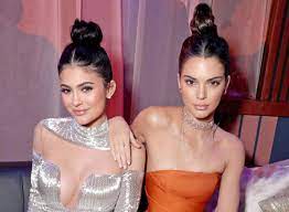 (i) you are not at least 18 years of age or the age of majority in each and every jurisdiction in which you will or may view the sexually explicit material, whichever is higher (the age of majority), (ii) such material offends you, or. Kendall Jenner Tranen Wegen Neid Auf Kylie Jenner Starzip