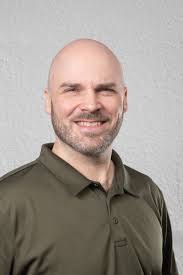 Kris Good's Instagram, Twitter & Facebook