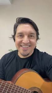 🎵 Memorias del barrio y recuerdo de vecinos de San Miguel, El cantautor  Santiago “Chinchu” Delgado, quien vivió parte de su infancia en San Miguel,  presentó su nuevo tema musical, una composición que ...