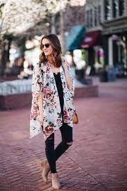 22 Outfit Ideas With Kimonos Glamhere Com Casual Kimono Outfit Casual Kimono Simple Trendy Outfits