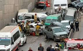 Accidente múltiple con 34 vehículos en Tijuana deja al menos 30 heridos; cierran Libramiento Rosas Magallón