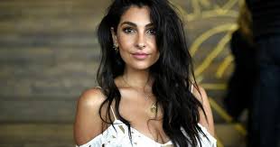 Iris on twitter remember me when you re famous. Anna Nooshin En Monica Geuze Zoenen Voor Cover Entertainment Telegraaf Nl
