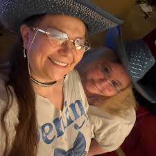 Creed gives guitar to fan at festival