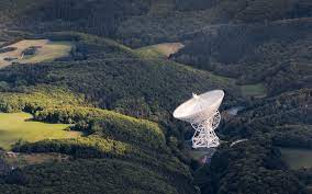 Luftaufnahme des radioteleskopsgesamtansicht des radioteleskopsdas radioteleskop effelsberg ist ein radioteleskop im. Radioteleskop Effelsberg Foto Bild Landschaft Luftaufnahmen Wald Und Heimat Bilder Auf Fotocommunity
