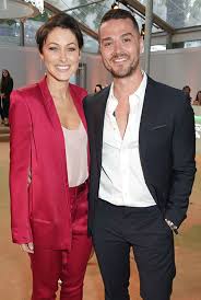 Une ballade o� elle affronte une ballade �crite par charlie boisseau, ancien talent de the voice saison 3 qui a ensuite �t� applaudi dans la com�die musicale la l�gende. Emma Willis Net Worth Revealed How Much Is The Voice Kids Uk Presenter Worth Hello