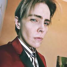 Julia Vang's Instagram, Twitter & Facebook