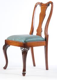 Queen Anne Dining Chair A Simple And Elegant Chair Which Was Extremely Popular In The Early Dining Chairs Dining Furniture Makeover Interior Design Furniture