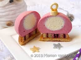 Bûche de noël (a french christmas dessert). Boules De Noel Framboise Litchi Maman Tambouille