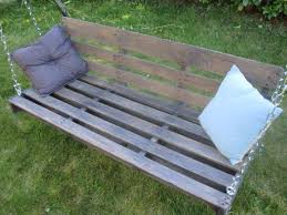 garden swing armchair made with upcycled pallet 1001 pallets balancelle de jardin meuble jardin palette meubles en bois de palettes