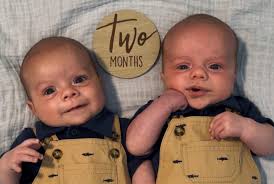 What does it mean when one fetus is behind in weight?