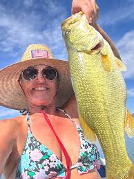 Teenage striper going crazy in Havasu Springs cove