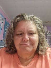 What salons in Sedalia offer affordable violet short hair transformations?