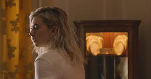 A heartbreaking home birth leaves a woman grappling with the profound emotional fallout, isolated from her partner and family by a chasm of grief. Pieces Of A Woman Review A Raw Ragged Study Of A Loss The New York Times