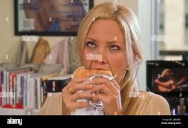 USA. Kate Hudson in a scene from the (C)Paramount Pictures film : How to  Lose a Guy in 10 Days (2003). Plot: Benjamin Barry is an advertising  executive and ladies' man who,