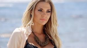 Η σάσα μπάστα συνεχίζει τις διακοπές της στη μύκονο. Sygklonizei H Sasa Mpasta Milwntas Gia To 8ayma Toy Agioy Efraim Poy Ezhse Video