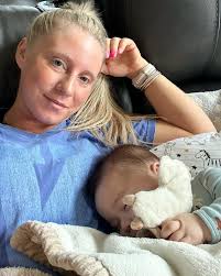 6 months old!!! HOW?! In one way I can't believe you were born 6 months  ago, but in another, I can hardly remember life before you!! Happy half  birthday to the absolute