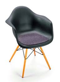 The term daw was an abbreviation given for the dining (d) height, arm (a) chair, on wood (w) base. Sitzauflage Filzauflage Vitra Eames Arm Chair Dar Daw