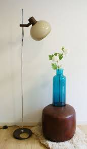 bruine retro dijkstra staande lamp vintage vloerlamp met plexiglas kap vloerlamp lampen retro