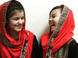 Nagy erőkkel ostromolnak egy afgán tartományi fővárost a tálibok. Razos Utat Jart Meg Afganisztan Elso Noi Zenekara Ipszilonze