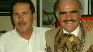 Mi primo Lalo Flores autor de la cancion, El hombre que más te amo,  apoyandome en los TMA