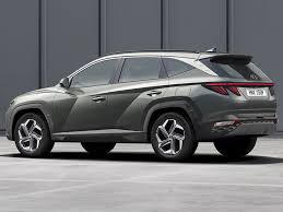 In fact, the only thing that's different this year is color choices. 2021 Hyundai Tucson Debuts With Fierce New Styling Drive Arabia