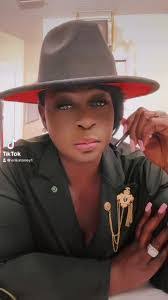 Erika Tierney's Instagram, Twitter & Facebook