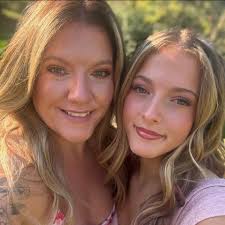 Danielle Fly (@danielle.fly.5) • Facebook, Connect with friends