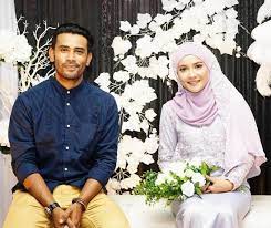 Beliau mula diperkenalkan ke industri perfileman malaysia oleh pengarah osman ali pada tahun 2006. Drama Makin Popular Tunang Remy Ishak Jadi Viral