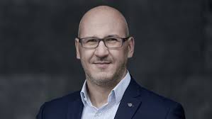 This deposit guarantee scheme applies to all deposit accounts made by individuals, companies and covers up to up to 100,000 eur per bank per depositor. Cio Des Jahres 2020 Grossunternehmen Top 10 So Entschlackt Die Aareal Bank Die It Infrastruktur Cio De
