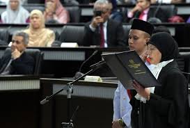 Kemalangan jalan raya terkini 2020 kemasukan form 6 2017 kementerian dalam negeri in english kementerian kesihatan malaysia logo kelayakan. Bernama On Twitter Tengku Maimun Cipta Sejarah Wanita Pertama Dilantik Ketua Hakim Negara Https T Co Rioqmgnakn