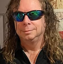 Green or white. So I posted a couple months ago asking about painting my  bookcases in my open plan living space. A lot of you said I shouldn't and  not to paint