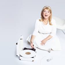 She is an actress and composer, known for wuff (2018), in aller freundschaft (1998) and the kelly family: Maite Kelly