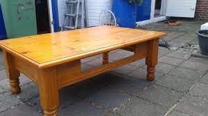 oude grenen tafel op weg naar een tweede leven meubels opknappen meubels tafel