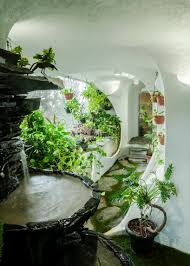 Untuk membantumu mendesain, intip 11 ide keren untuk memanfaatkan area ini! 50 Contoh Desain Taman Dalam Rumah Yang Cantik Dan Asri